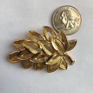 Vintage Gold brooch pin
